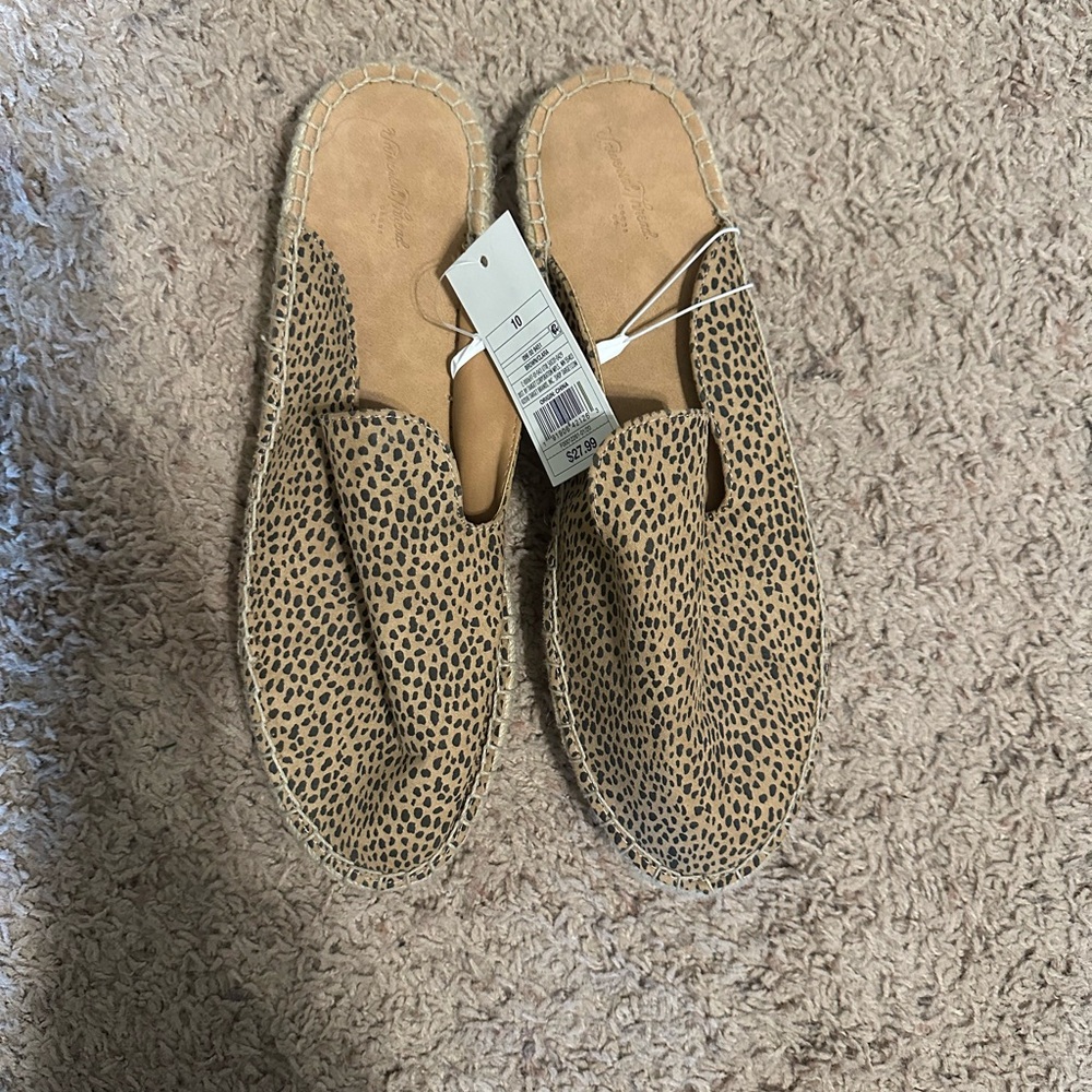 Universal Thread Tan Espadrille Slides